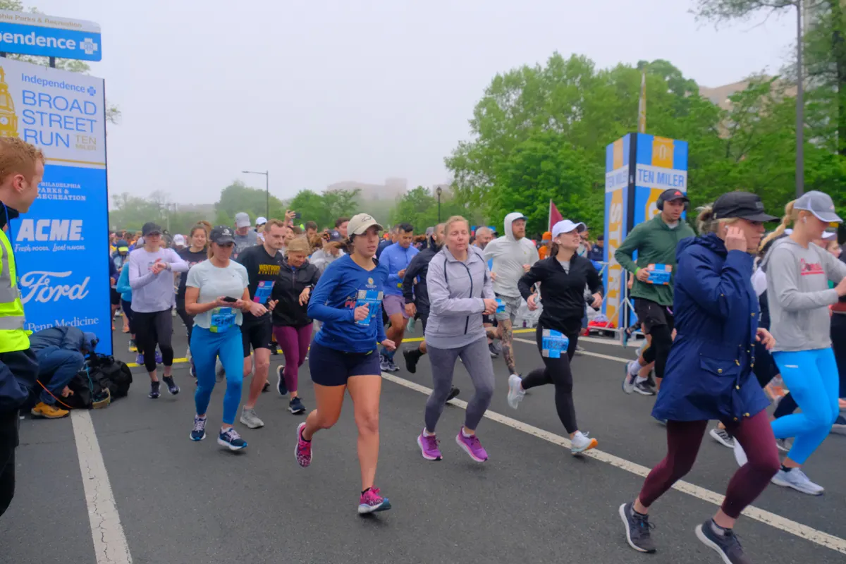 A crowd of runners at the starting line of the 2023 Broad Street Run